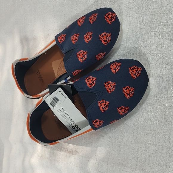 Chicago Bear Blue Orange White NFL Slip On Flats Size Women's Large NWT - Picture 1 of 6